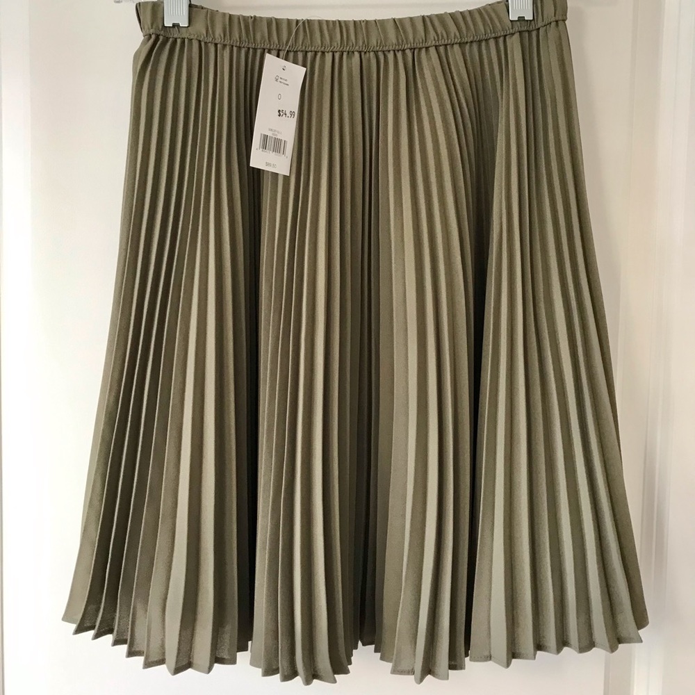 Women's pleated mini skirt - olive green - size 0